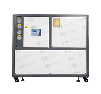 10--15HP 水箱(xiang)式冷水機